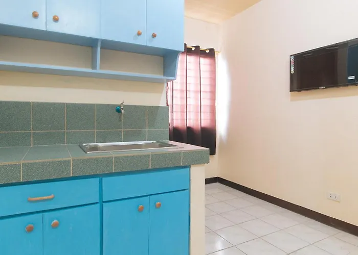 Hotel Reddoorz @ Caberto Mansion De Condotel *