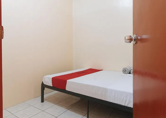 Hotel Reddoorz @ Caberto Mansion De Condotel Manila
